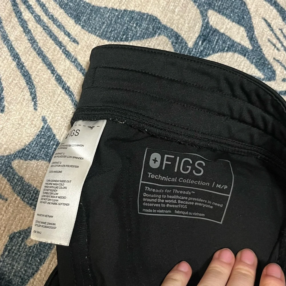 High Waisted Zamora Jogger Scrub Pants in Black size medium petite - Picture 5 of 6